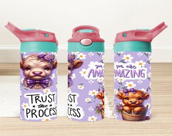 Diseño PNG de vaso con pajita y diseño de vaca bebé, ideal para sublimación en el campo (descarga digital).