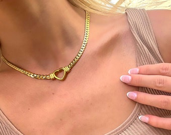 18K Gold Heart Choker Necklace • Perfect Gift For Her • Statement Necklace & Layering Necklace • Elegant • Luxurious • Gifted Jewelry