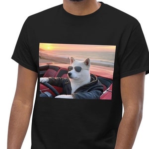 Shiba Inu retro T-shirt - coole hond in leren jas rijden in klassieke auto bij zonsondergang - esthetisch strandcadeau - trendy T-shirt met grafische print
