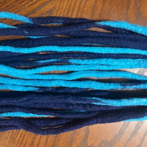 10 DE 18-20” navy/turquoise wool dread extensions