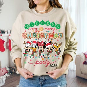 Chemise de fête très joyeux Noël 2024 de Mickey, chemise de Noël Disney Mickey Mouse et ses amis, chemises assorties pour la famille Disneyland