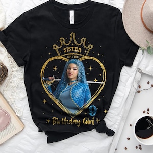 Personalisierte benutzerdefinierte Alter Nachkommen Aufstieg der roten Chloe charmante Schwester des Geburtstagskind-Shirt, Komfort Farbe, Familie passende T-Shirt