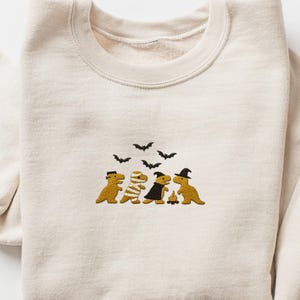Dino Nuggets klassisches Monster Halloween gesticktes Sweatshirt, gesticktes Herbst Sweatshirt, gruselige Saison, Dino Nuggets