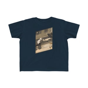 Unieke peuter Jersey Tee, vintage 1910 kinderboekillustraties, slim fantasy slant ontwerp, grappige puppy, weggelopen kinderwagen