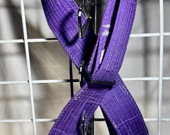 Pasek do gitary, cienkie fioletowe paski, ręcznie robiony w USA, materiał, skórzane końcówki, 60 cali, regulowany pasek