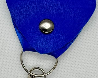 Wysokiej jakości skórzany uchwyt na kostki do gitary w kolorze niebieskim