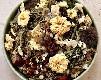 Herbst-Potpourri Creme und Wald | Schalenfüller aus Trockenblumen | Natürliche Herbstdeko in Creme & Weiß aus England