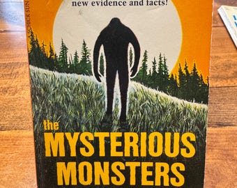 The Mysterious Monsters door Robert en Frances Guenette, eerste 1e druk VG PB 1975