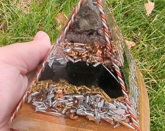 ElementAlchemy, Orgonenergy, EMFprotection, Orgone pyramid, Handmade, Energyhealing, Crystalhealing, Spiritual, Pyrite, Obsidian, Resin