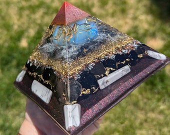 Orgone Pyramid, Energy Protection, Cleansing, Opalite, Obsidian, Labadorite, Howlite, Shungite, Brass, Copper, Steel, Aluminum, Resin