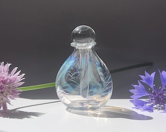 Handgeblazen glazen fles etherische olie - hervulbare parfumflacon met massief glazen dauber - zilvergerookt