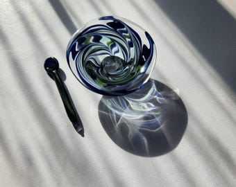 Salero de vidrio - Salero ornamentado de borosilicato soplado a mano con cucharas en miniatura - Servidor de sal personal - Arte de vidrio coleccionable - Regalo - Sal