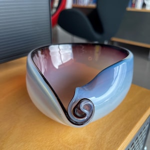 Alfredo Barbini Biomorphic Murano Glass Skål Opalescent Sommerso Snigel