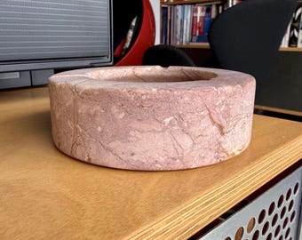 Cenicero escultural de mármol rosa de los años 60 Stone Catchall Mangiarotti Fratelli Mannelli Style