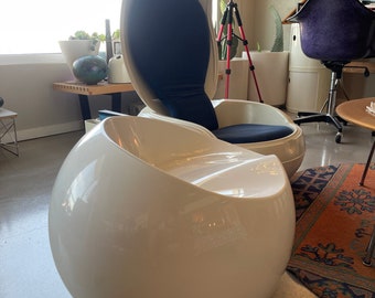 Postmodern British Finn Stone Ball Chair XLBoom Eero Panton Language