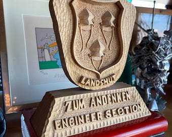 Vintage tysk snidad träskulptur av Landshut-ingenjörernas vapensköld