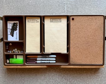 Escritorio plegable vintage con centro de mensajes, estilo era espacial, de plástico y madera, diseño de gabinete Amerock