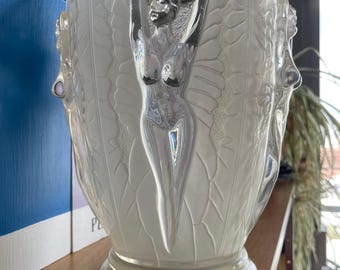 Raro Lucite Postmodern Deco Revival Lalique Chrysalide Diseño de jarrón desnudo
