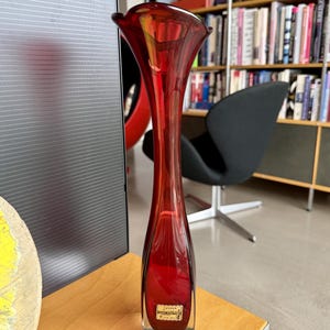 Vintage Åseda Glasbruk Ruby Red Jarrón de vidrio con caja Bo Borgström Suecia Sommerso