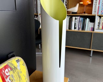 Lámpara de mesa minimalista de cilindro partido, esmaltada en verde lima y blanca, estilo espacial.