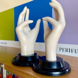 Vintage plastskyltdocka händer smyckeshållare skulpturobjekt
