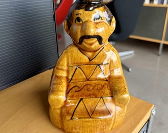 Decantador de tequila de cerámica vintage, botella de cerámica antropomórfica de mediados de siglo con tapón de corcho.