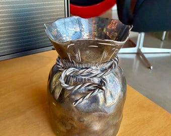 Jarrón escultural de metal plateado con forma de bolsa de monedas de banquero vintage, estilo Aspreys of London