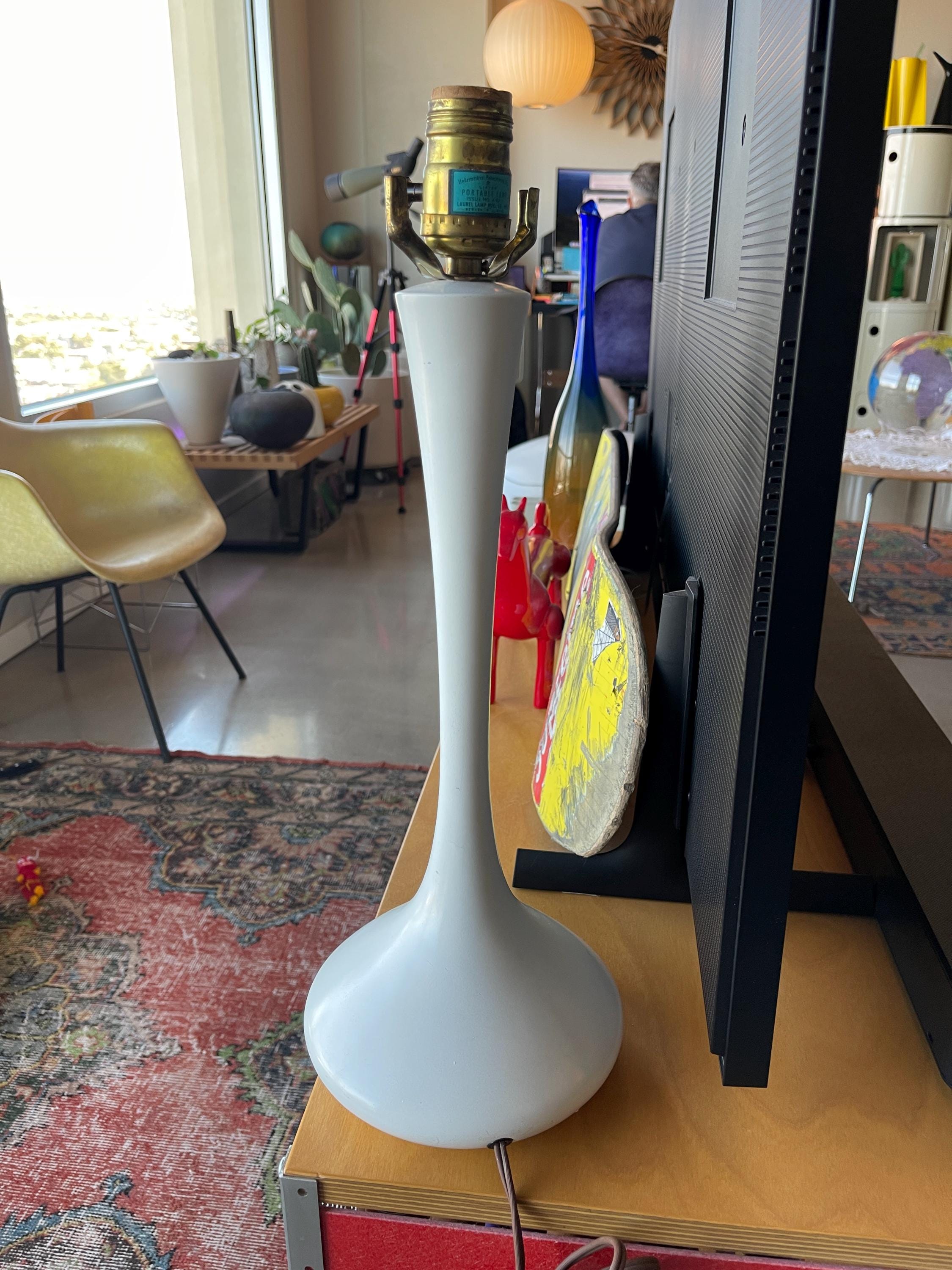 70s Laurel Lamp Company White Tulip Lamp Original Label Bill Curry