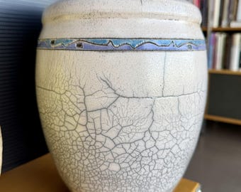 Vintage Studio Raku aardewerk blauw turkoois postmodern ontwerp zwarte kraag