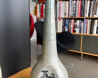 Jarrón de cuello alto Vintage Studio con diseño de pez con hoyuelos