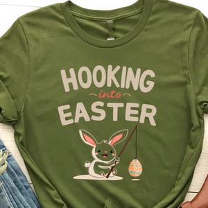 Einhaken in Ostern, niedlicher Osterhase, Fischen nach Eiern, Osterferien T-Shirt, lustiges Ostern, Osterhasen Shirt, Frühling, süßes Kaninchen