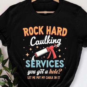 Maglietta Rock Hard Caulking Service: maglietta divertente con umorismo per adulti