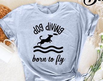 Dock Diving T-Shirt, Hundesport mit Schäferhund T-Shirt, Hundebesitzer Geschenk, Hundeliebhaber Geschenk, Kaffeesüchtiger Hundebekleidung, Schäferhund Geschenk