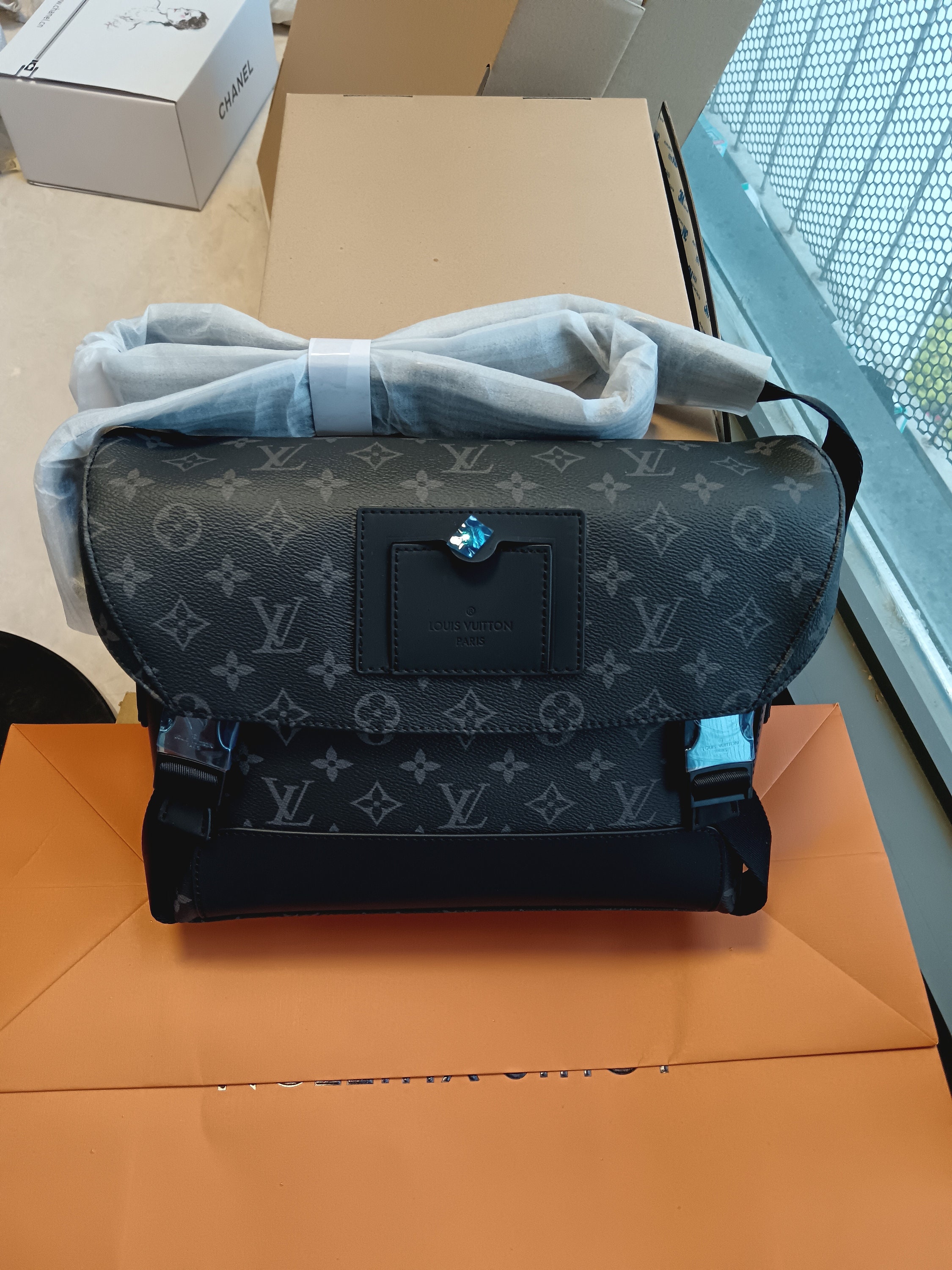 Louis Vuitton Messenger Bag Women Bag 