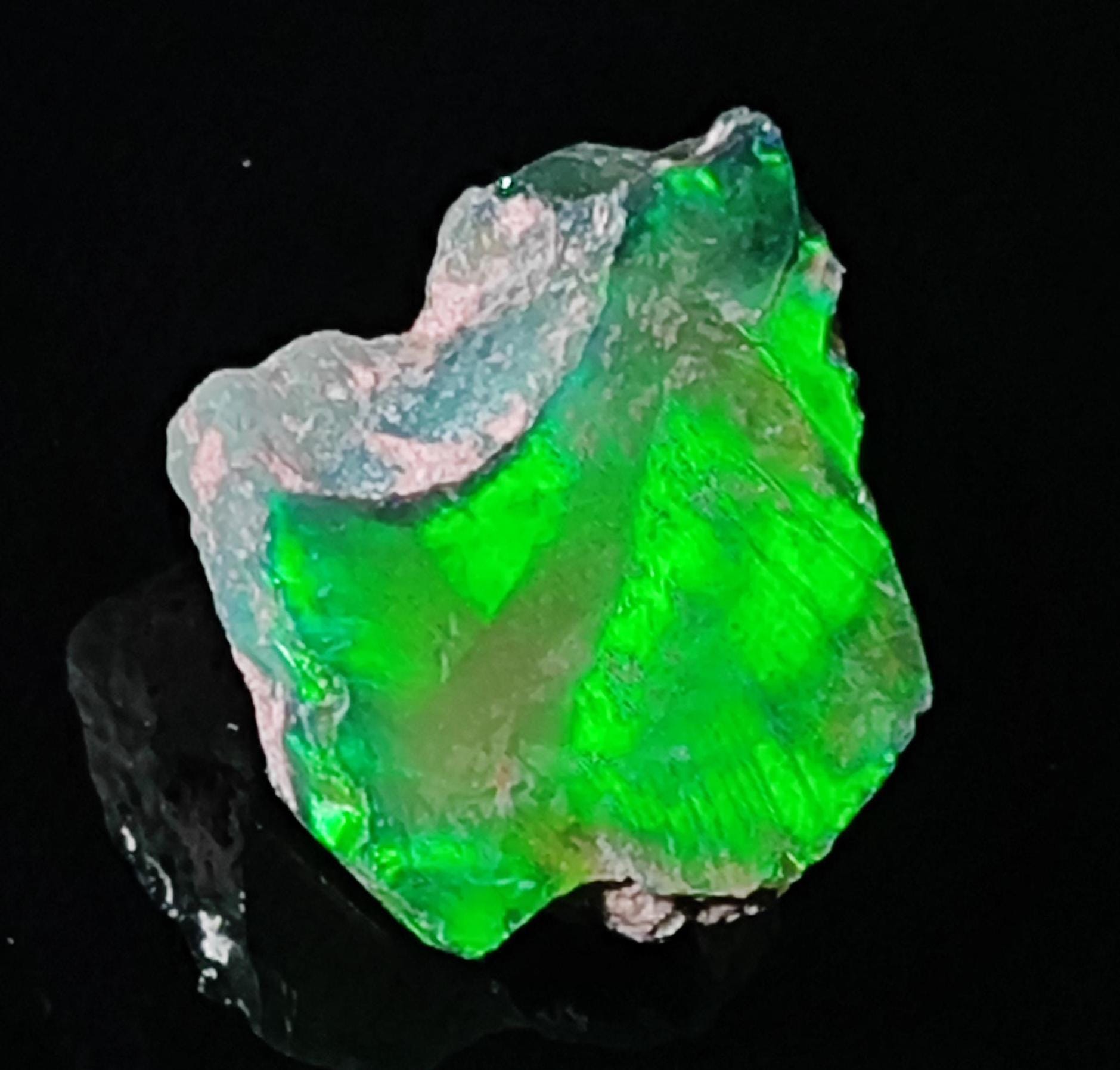 AAA+ アメージング ブラック エチオピアン オパール ラフ チップ