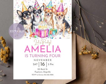 Puede incluir: Una invitación de cumpleaños con cuatro perros chihuahua que llevan sombreros de fiesta y sostienen regalos. La invitación dice "Let's Party! Amelia is turning four" e incluye la fecha, la hora y el lugar de la fiesta.