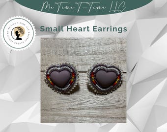 Perlen Herz Ohrringe, Lavendel, mattes Cabochon, indigener Schmuck, indigen hergestellt, indigene Ohrringe, Schmuck für Sie, versandfertig.