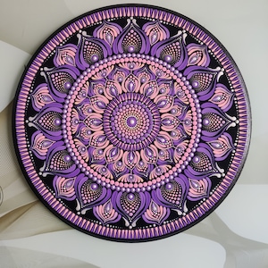 Gestippelde mandalakunst, paarse en roze mandala, handgeschilderd, 14 inch rond, MDF-plaat, meditatieve kunst, acrylschilderen, interieur, beste cadeau, kunst aan de muur