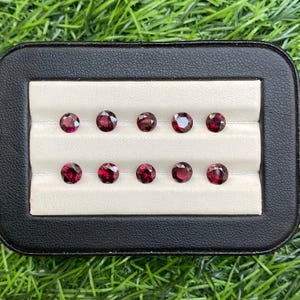 10 Pcs Round Shape Garnet Cut Stone Mozambique Garnet Gemstone Cut Stone Natural Red 5.5mm Garnet Faceted Loose Stone For Jewelry Making
