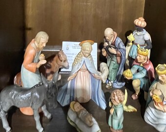 1951 Hummel Goebel Nativity set with original crèche..