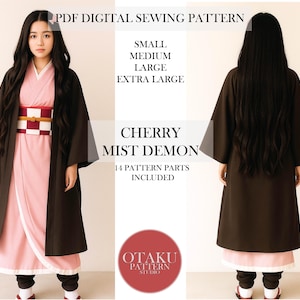 Può includere: Un modello di cucito digitale per un costume da Demone della Nebbia di Ciliegio. L'immagine mostra una persona che indossa il costume, che include un kimono rosa, un cappotto marrone e un obi a scacchi. Il modello è disponibile nelle taglie small a extra large.