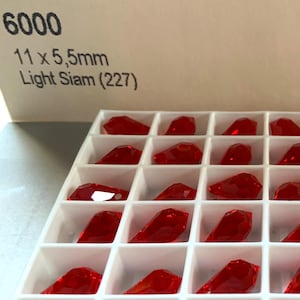 Swarovski Pendant Beads 24 Beads - 11mm x 4mm - Light Siam Red