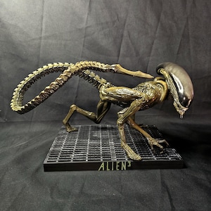 Alien 3 1/6 Dog Alien Statue