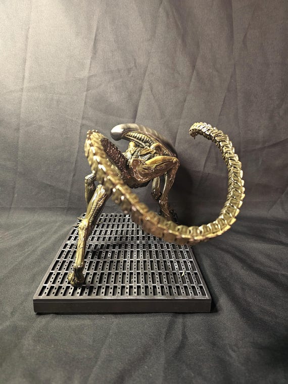 Alien 3 1/6 Dog Alien Statue - Etsy Canada