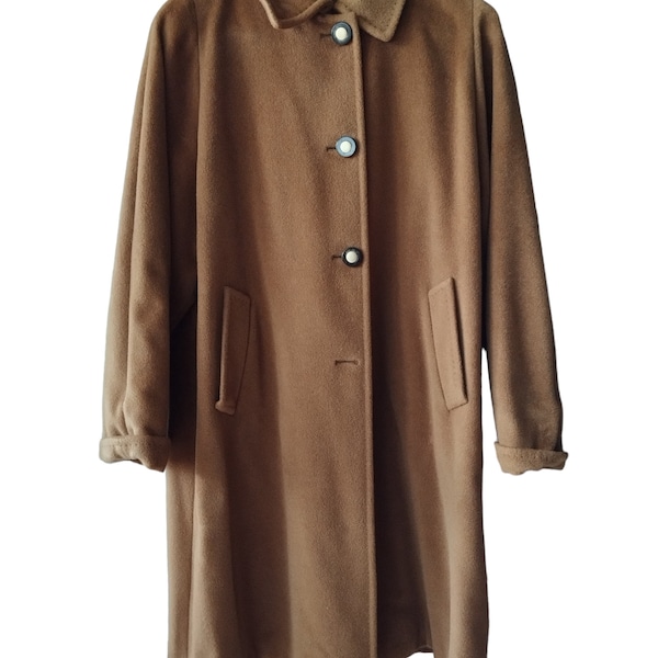 vintage beige coat in wool and cashmere. Beige wool vintage coat