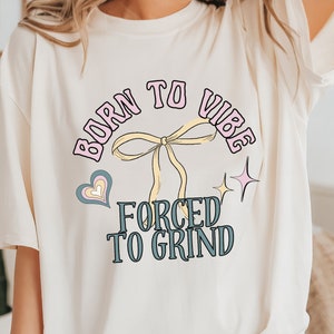 Oversized Trendy Shirts for Girls Born To Vibe Shirt Y2K Retro Shirt Meme T Shirt Y2K Aesthetic Shirt Girls Graphic Tee Teen Girls Shirt