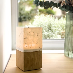 Luce notturna ricaricabile, lampada in stile giapponese, legno, carta washi bianca con intarsi, lanterna fatta a mano in Francia