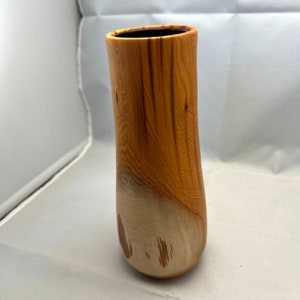 Jarrón de madera de tejo torneado