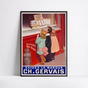 Op de afbeelding: Een vintage Franse reclameposter met drie kinderen die naar een etalage met zuivelproducten kijken. De poster is in een zwart frame en heeft de tekst "EXIGEZ LA MARQUE CH.GERVAIS" in rode en blauwe letters.