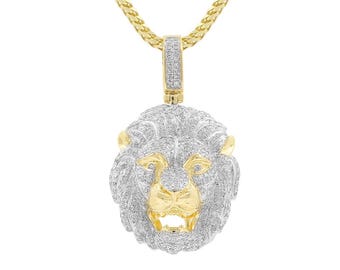 Colgante de león con diamantes en plata de ley bañada en oro de 14 quilates: un amuleto hip hop con efecto helado.